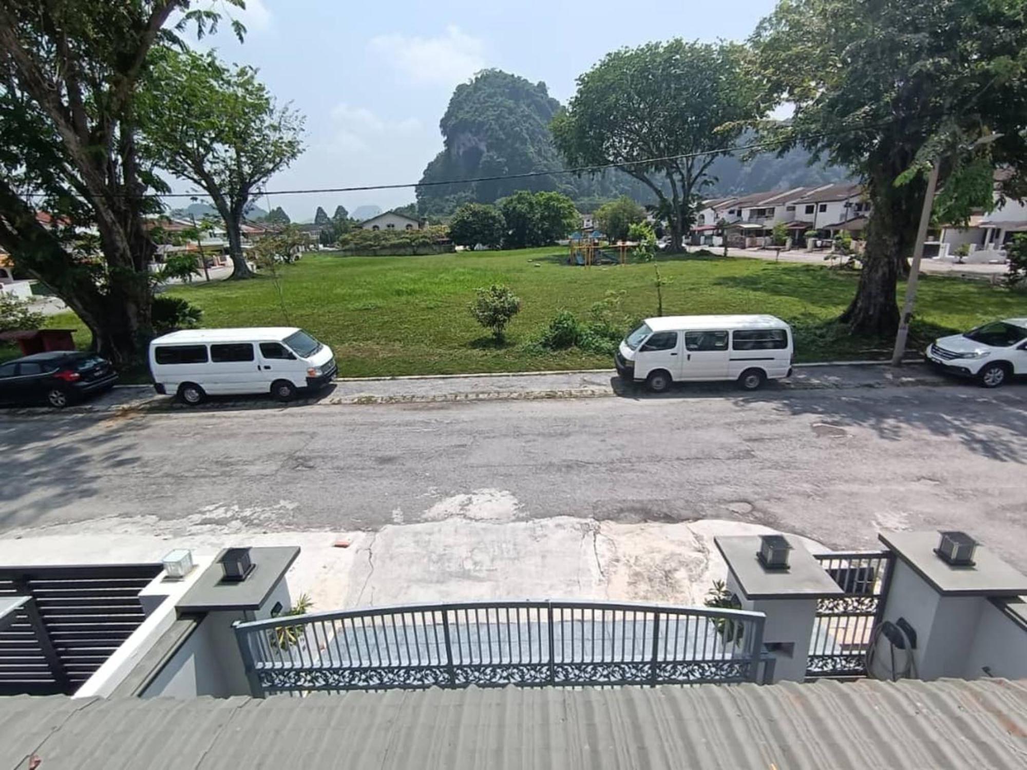 Grey Fantasy Homes, Taman Perak Ipoh - 12 guests Exterior foto